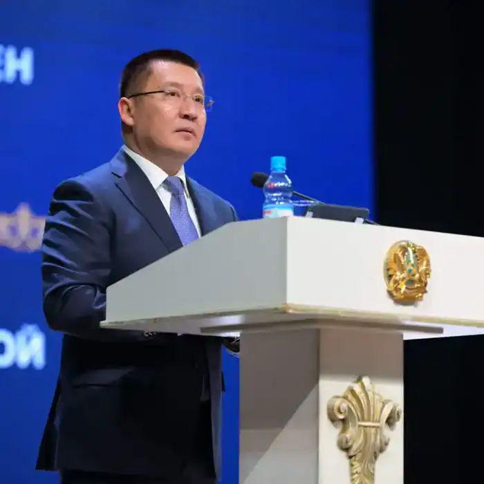 Аким Павлодарской области Асаин Байханов провел встречу с жителями Аксу: в центре внимания — вопросы развития города (2)