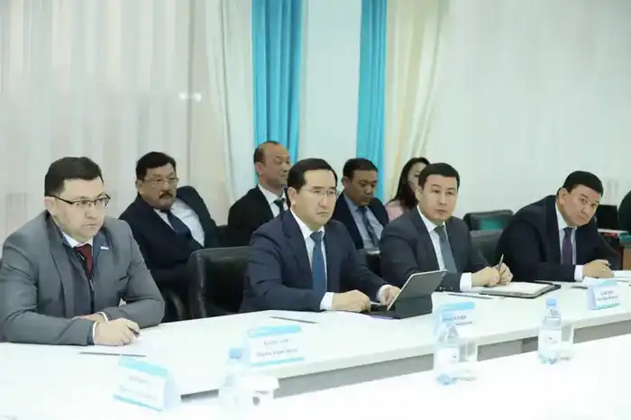 Нурдаулет Килыбай провёл общественный приём на площадке партии (7)