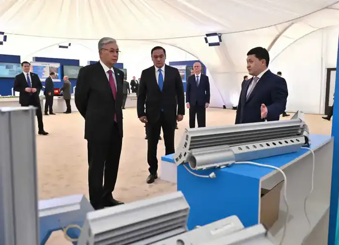 Глава государства посетил малую индустриальную зону «Тараз» (2)