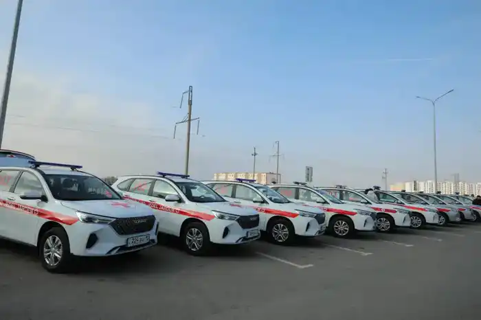 В Мангистауской области медицинским учреждениям передали новые санитарные автомобили (3)