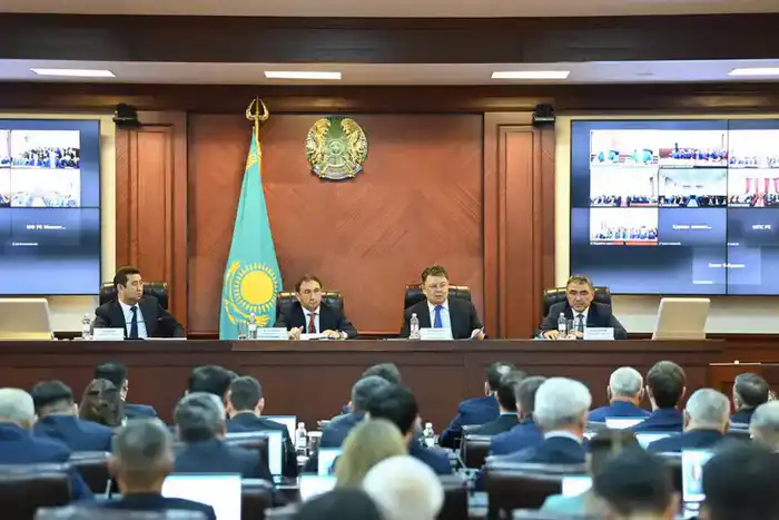 На встрече с фермерами Кызылординской области Канат Бозумбаев обсудил риски вегетационного периода следующего года (6)