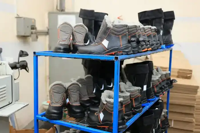 Расширение производства рабочей обуви в Караганде: новые возможности для металлургов, геологов и нефтяников Астане