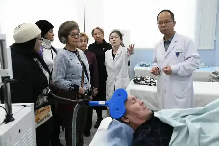 День открытых дверей для пожилых горожан провели в столичной клинике (4)