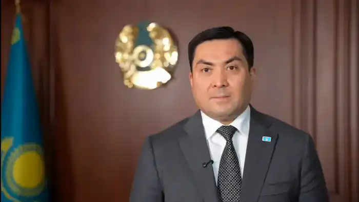 Поздравление министра энергетики РК Ерлана Аккенженова с Днем энергетика и достижением рекорда выработки Астане