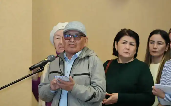 Аким Актау обсудил проблемы жителей города Астане