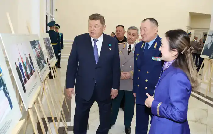 В Минобороны прошло чествование Халық қаһарманы Мухтара Алтынбаева в честь его 80-летнего юбилея (3)