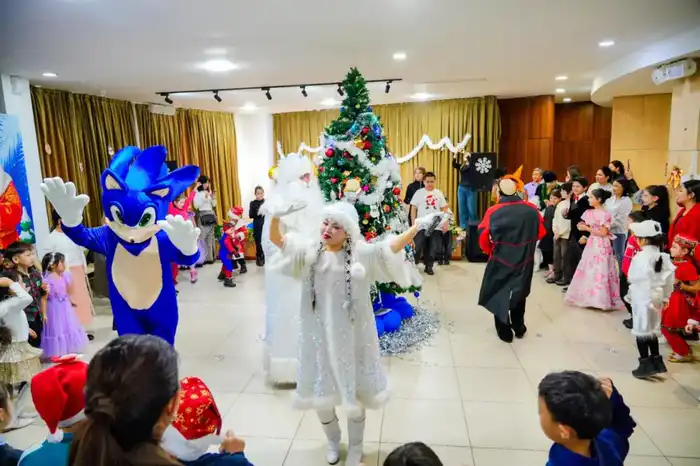 В столичном Доме дружбы прошла новогодняя елка для детей с особыми потребностями Астане