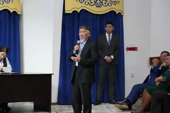 Встреча под открытым небом: Марат Ахметжанов и жители Коргалжынского района обсуждают будущее аграрного сектора Астане