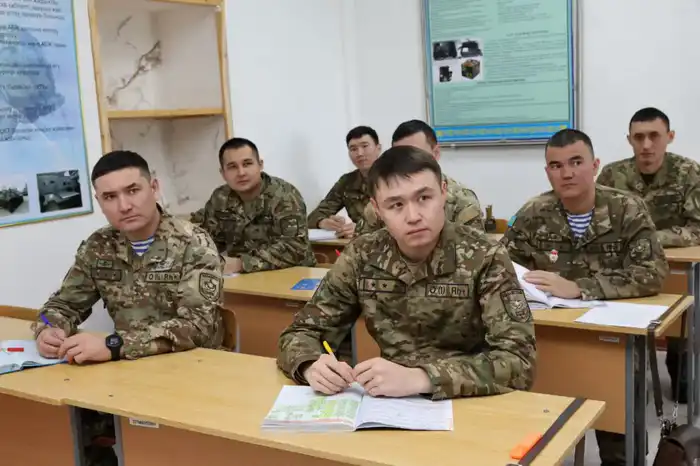 В Алматы офицеры-связисты освоили цифровые средства связи нового поколения (2)