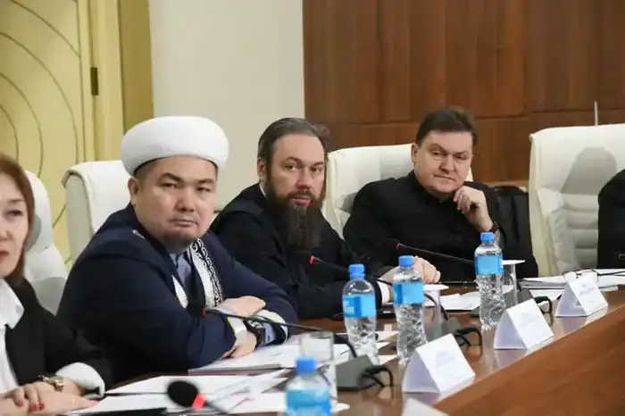 День Независимости: укрепление духовных ценностей и межконфессионального взаимодействия обсудили в Астане (2)