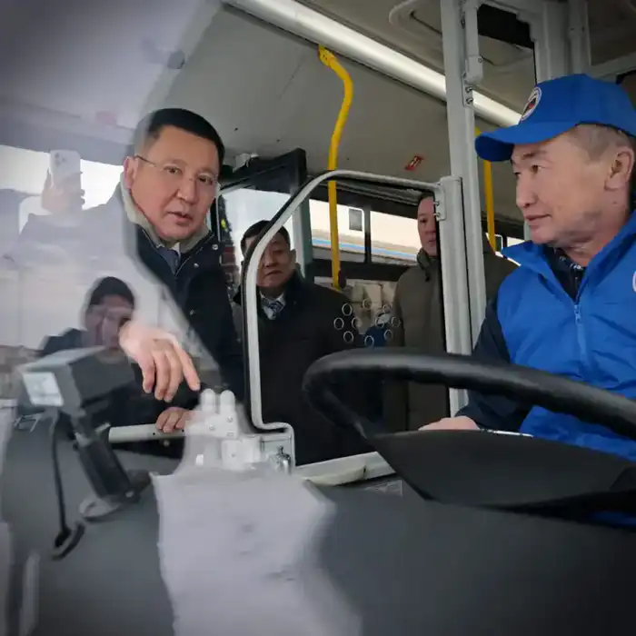 Аким Павлодарской области проверил реализацию инфраструктурных проектов в Аксу (2)