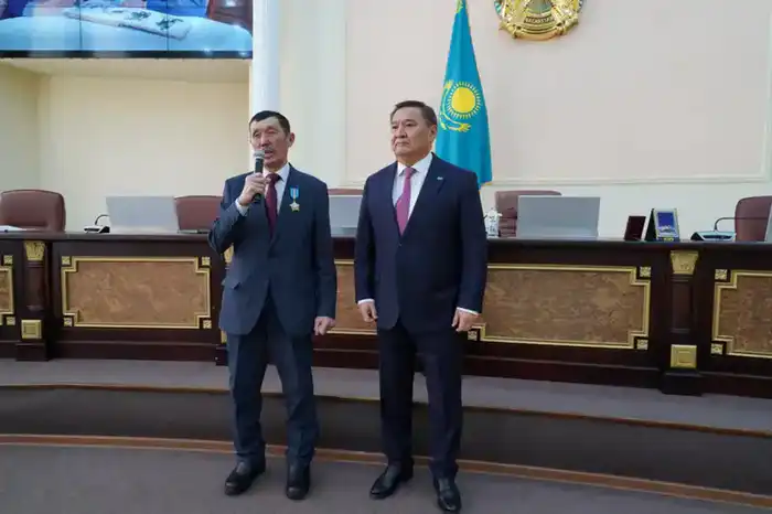 Государственные награды получили лучшие представители рабочих профессий (2)