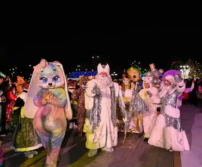 Зажглась новогодняя елка (8)