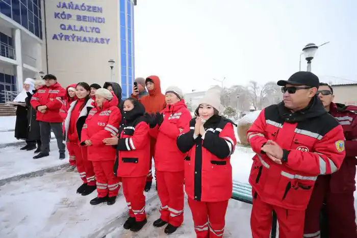 Городу Жанаозен передали 5 новых машин скорой помощи (4)