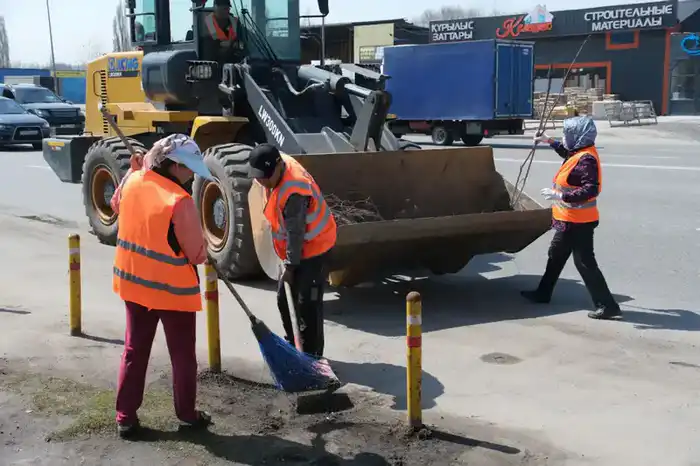 В Алматы завершают сезон мойки улиц и начинают подготовку к зимним осадкам и гололеду (4)