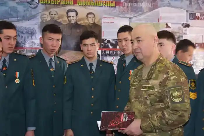 В Военном институте Сухопутных войск открыли учебный класс имени Бауыржана Момышулы Астане