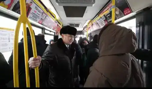 Аким ВКО проверил очистку улиц Усть-Каменогорска от снега и работу транспорта (6)