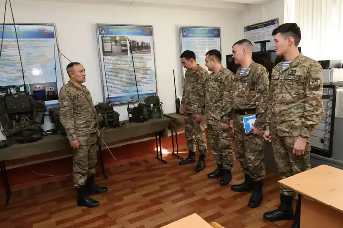 В Алматы офицеры-связисты освоили цифровые средства связи нового поколения (4)