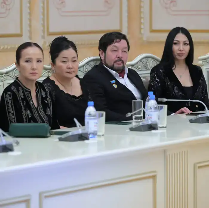 В Доме дружбы состоялась традиционная ежегодная встреча акима области Асаина Байханова с представителями творческой интеллигенции - деятелями культуры, литературы и искусства (6)