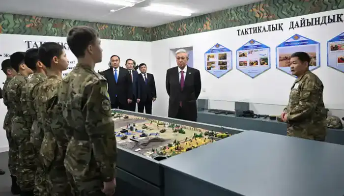 Президент Токаев акцентировал внимание на военно-патриотическом воспитании детей в специализированной школе-интернате Астане