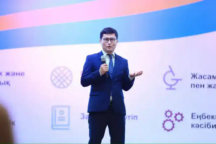 В Актобе авторы QazVac и эксперты в сфере медицины обсудили с будущими врачами национальные ценности (2)