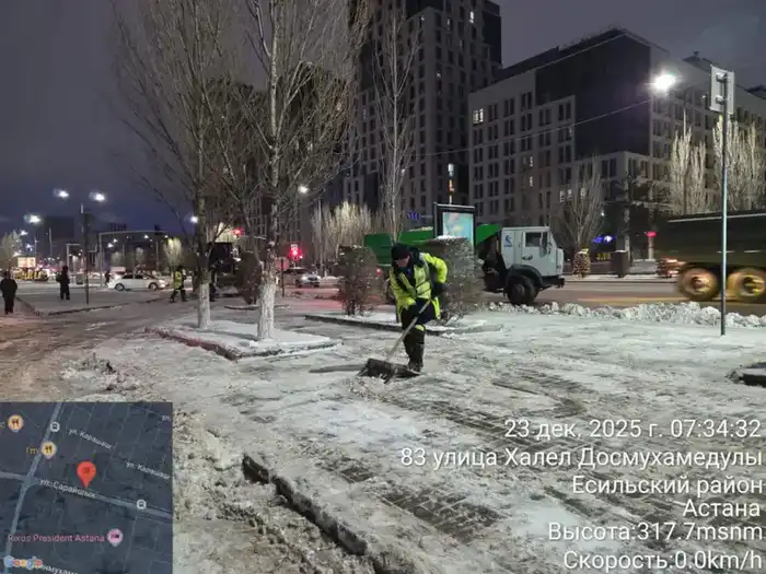 Астана продолжает борьбу со снегом: три тысячи рабочих и тысячи кубометров снега вывезены Астане