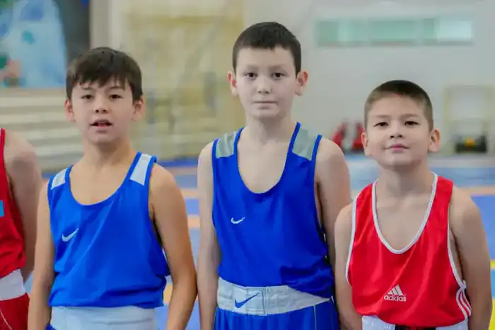 Звезда бокса Рой Джонс провел мастер-класс для молодежи в Астане (5)