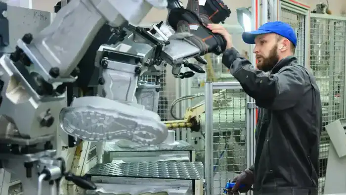 Металлурги, геологи, нефтяники – кто носит рабочую обувь карагандинского производства (2)