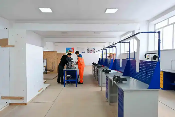 Глава региона ознакомился с работой Высшего колледжа геодезии, картографии и строительства Астане