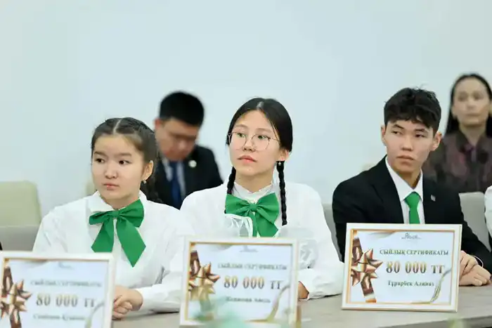 Аким области встретился с одаренными школьниками региона (10)