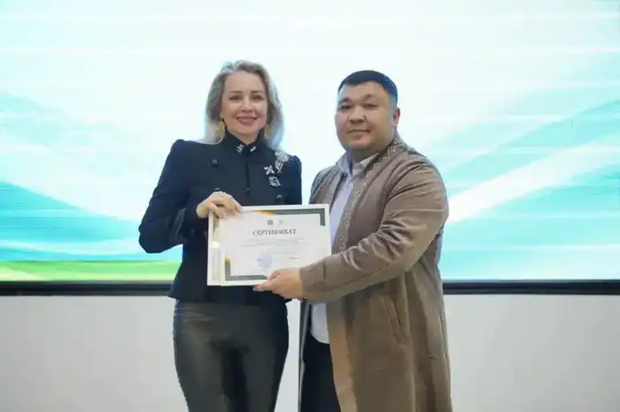 В Астане состоялась торжественная церемония вручения сертификатов слушателям курсов казахского языка (3)