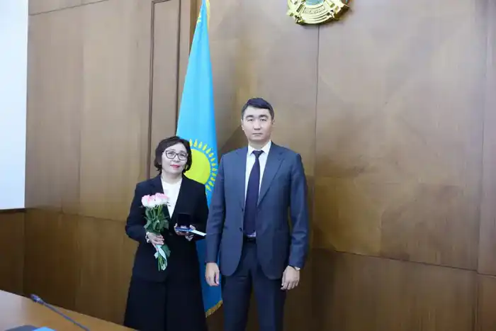 ЛУЧШИЕ РАБОТНИКИ СФЕРЫ ЗДРАВООХРАНЕНИЯ БЫЛИ НАГРАЖДЕНЫ (5)