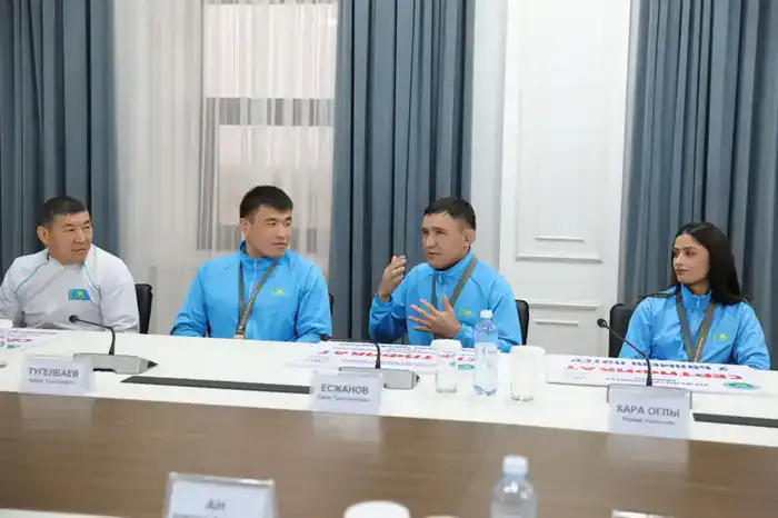 Ербол Карашукеев наградил призёров XXV летних Сурдлимпийских игр сертификатами на квартиры и путёвками на сборы в Турции Астане