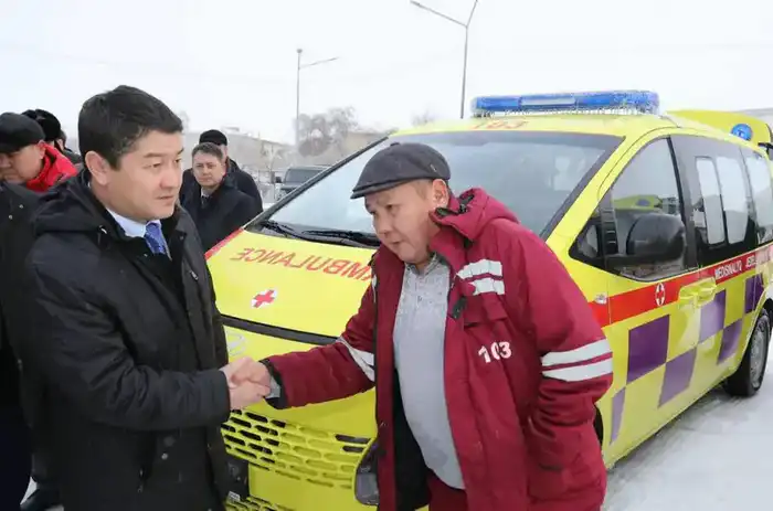 Городу Жанаозен передали 5 новых машин скорой помощи (2)