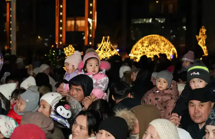 Торжественное зажжение огней главной елки в Туркестане: Новый год в центре внимания Астане