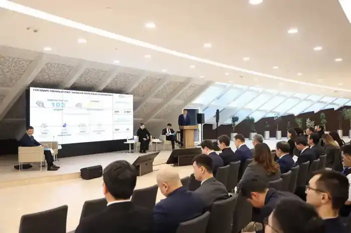 Государственным учётом охвачено 103 вида полезных ископаемых и порядка 10 тысяч месторождений (3)