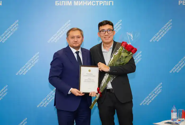 ИСПОЛНЕНИЕ ПОРУЧЕНИЯ ПРЕЗИДЕНТА: В АСТАНЕ МОЛОДЫМ УЧЕНЫМ ВРУЧИЛИ СЕРТИФИКАТЫ НА КВАРТИРЫ (2)