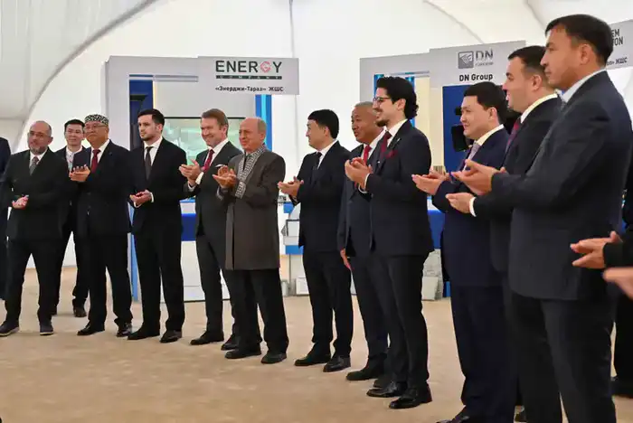 Глава государства посетил малую индустриальную зону «Тараз» (7)