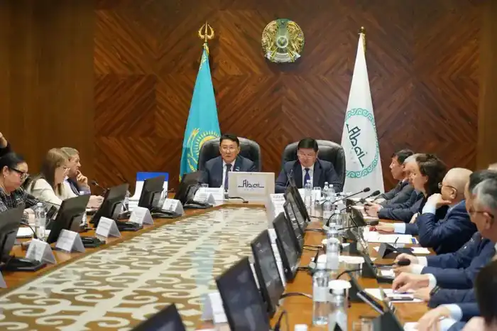 Состоялась XXXII сессия маслихата области Абай (6)