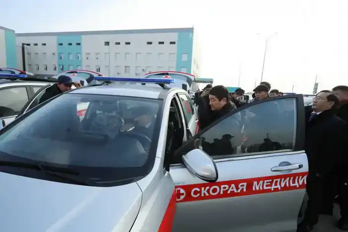 В Мангистауской области медицинским учреждениям передали новые санитарные автомобили (2)