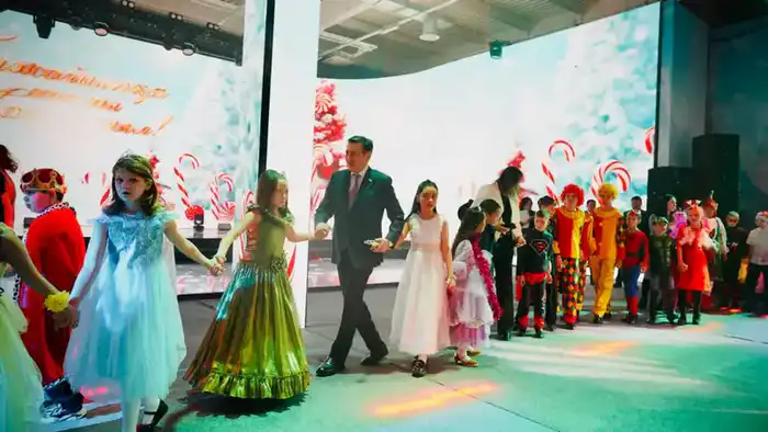 Сказочная ёлка надежды: дети с особыми потребностями встретили Новый год с акимом области в ВКО Астане