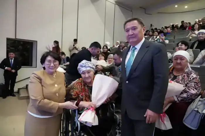 В новую квартиру – в Новый год: очередникам Косшы вручили ключи (3)