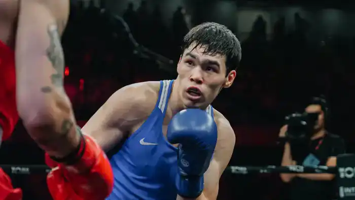 Казахстанский боксер Сабыржан Аккалыков выходит в финал ЧМ, подчеркивая растущий успех казахстанского спорта на международной арене Астане