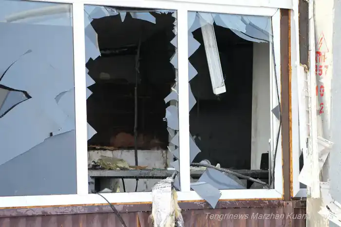 разбитое стекло