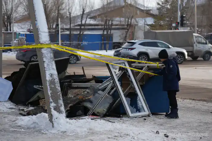 люди и осколки стекла