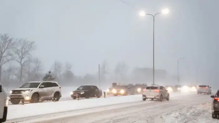Полиция ограничила движение транспорта из Астаны из-за ухудшения погодных условий Астане