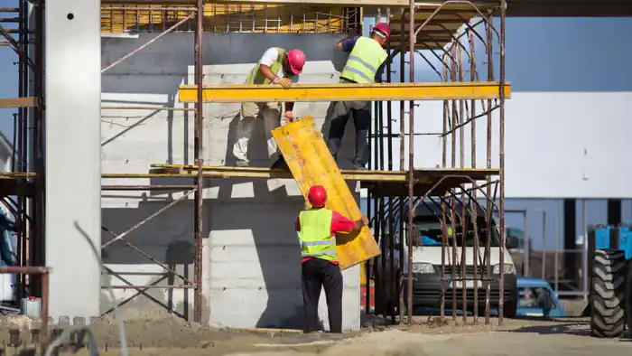 Казахстан: Депутат предлагает увеличить квоты на мигрантов для решения проблемы нехватки рабочей силы Астане