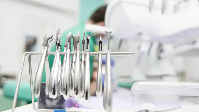 Судебное разбирательство в Астане: адвокат подсудимой просит отложить показания в деле о смерти трёхлетней девочки после стоматологической процедуры под наркозом Астане