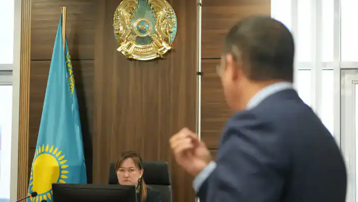 Судебный процесс по делу Альмиры Нурлыбековой, матери осужденного экс-министра Куандыка Бишимбаева, продолжается в Астане. На заседании адвокаты обеих сторон вступили в перепалку, что привлекло внимание присутствующих. Судья продолжает рассматривать матер Астане