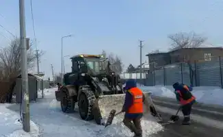 Астана очищается от снега: 3000 единиц техники на работе